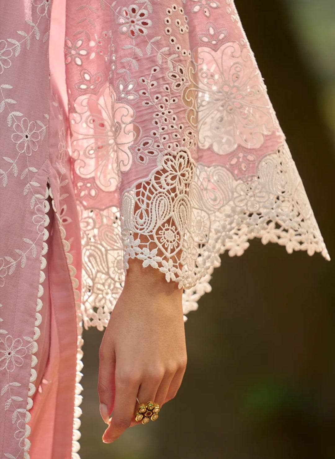 img_image_lawnkari_awwal_boutique