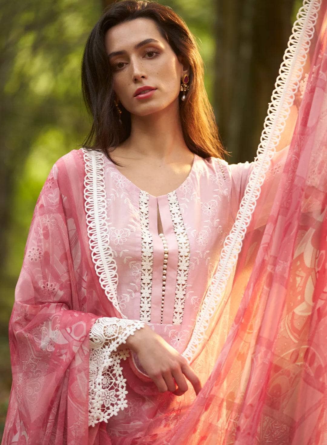 img_image_lawnkari_awwal_boutique