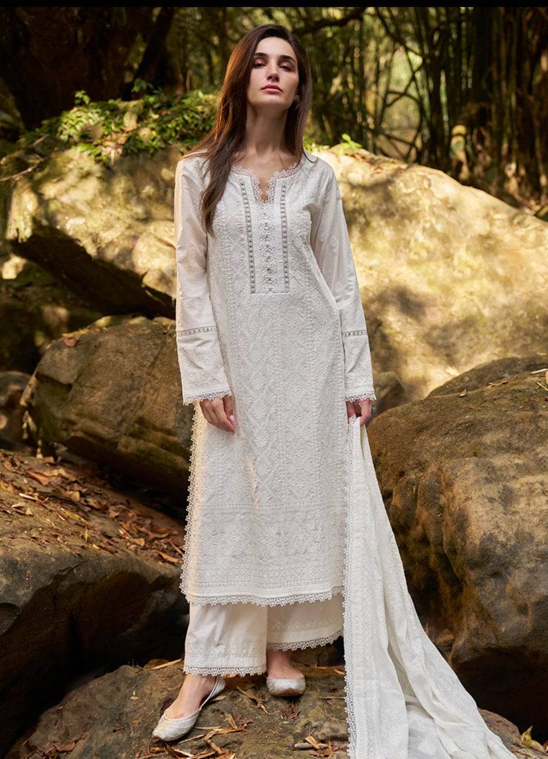 img_image_lawnkari_awwal_boutique