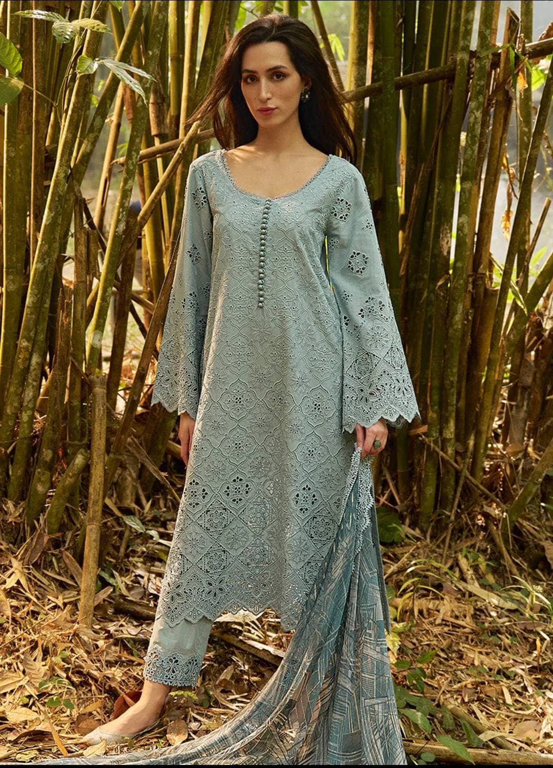 img_image_lawnkari_awwal_boutique