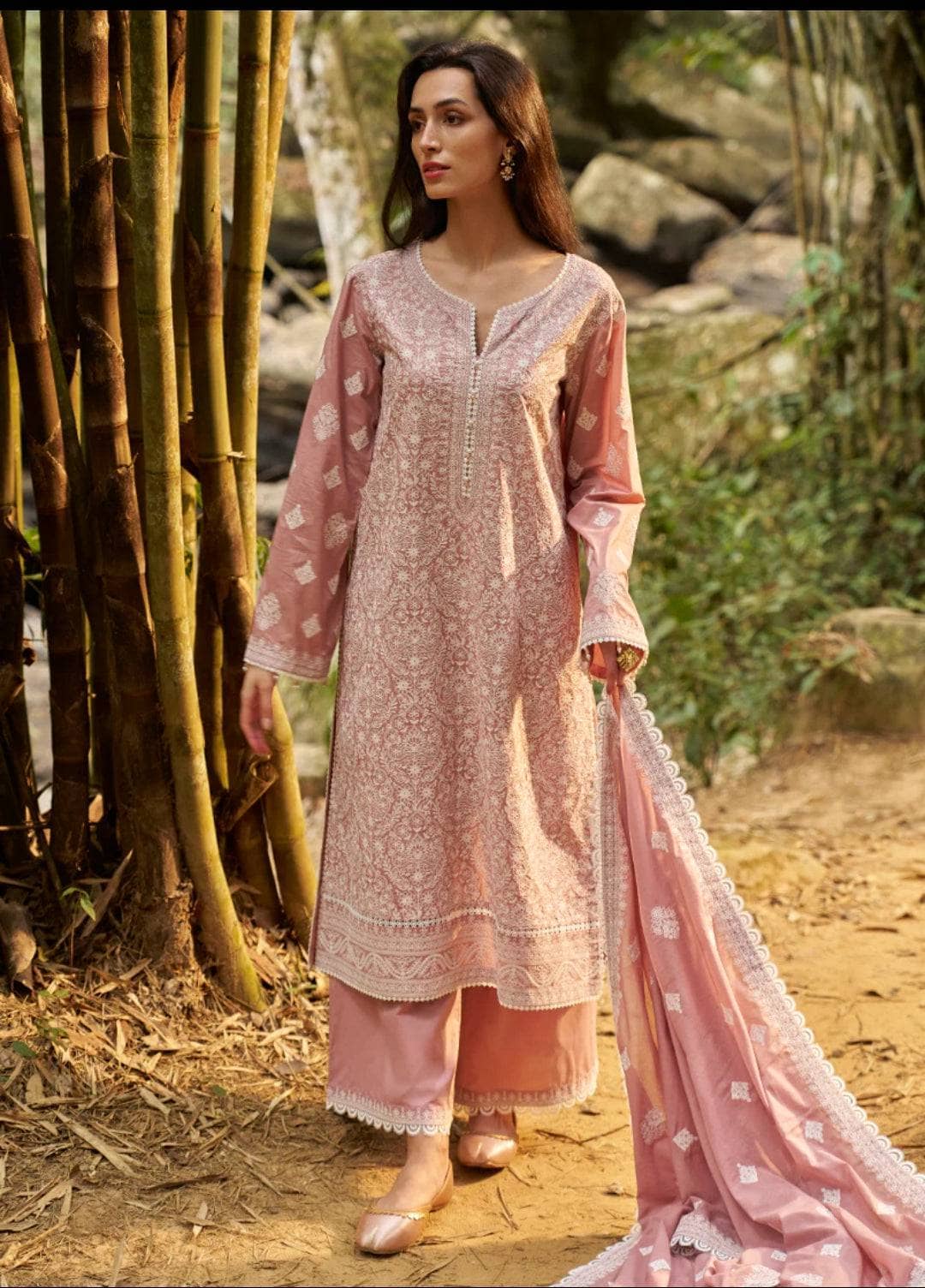 img_image_lawnkari_awwal_boutique