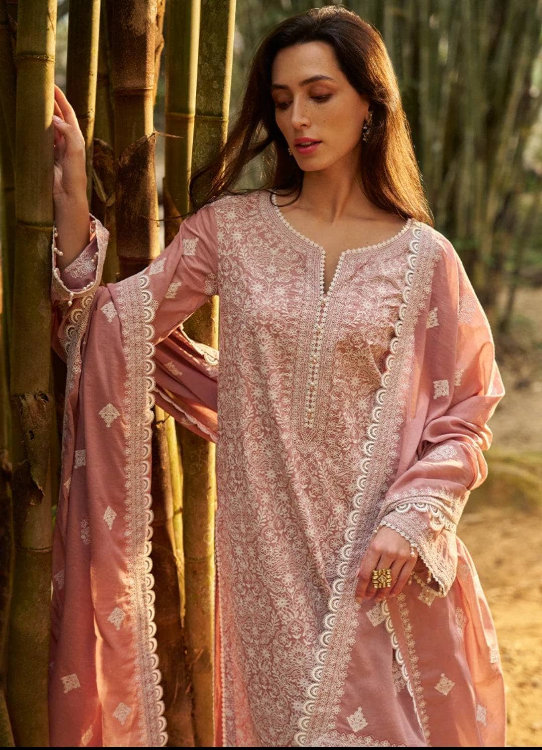 img_image_lawnkari_awwal_boutique