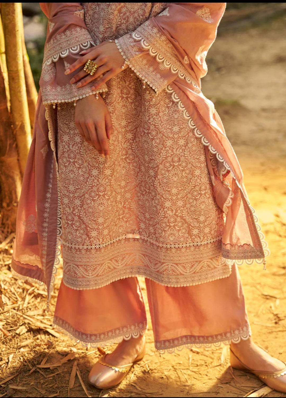 img_image_lawnkari_awwal_boutique