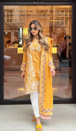 img_spotted_in_zaha_lawn_awwal_boutique