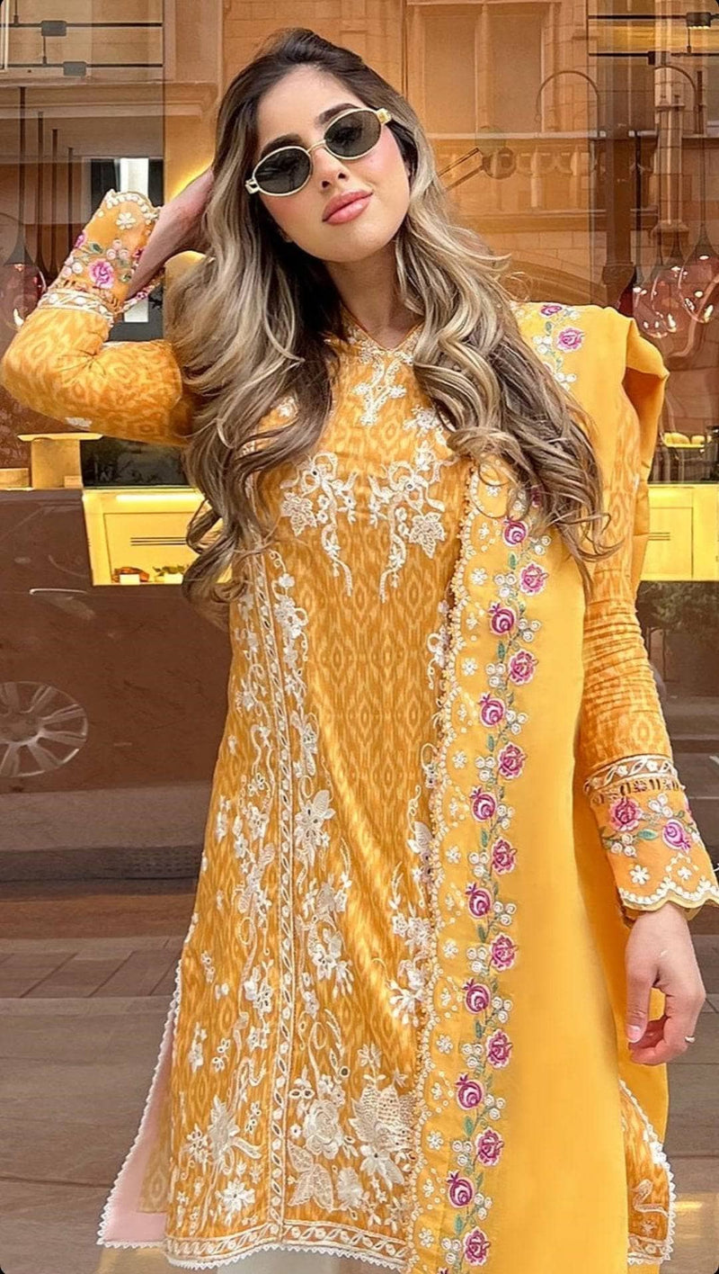img_spotted_in_zaha_lawn_awwal_boutique