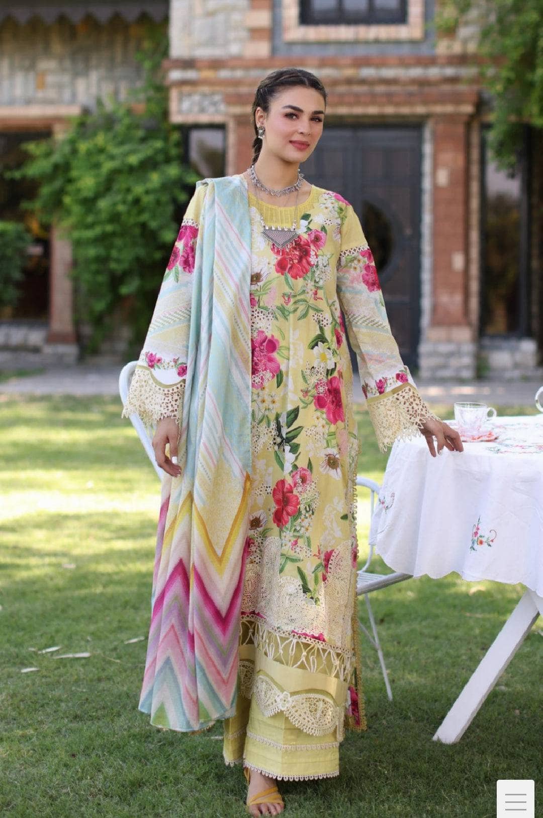 img_elaf_chikankari_awwal_boutique