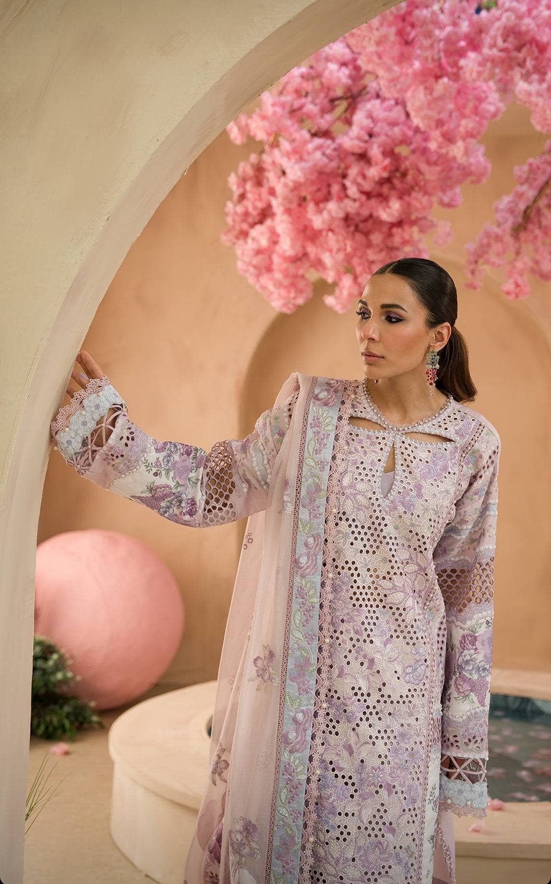 img_afrozeh_painted_garden_lawn_awwal_boutique