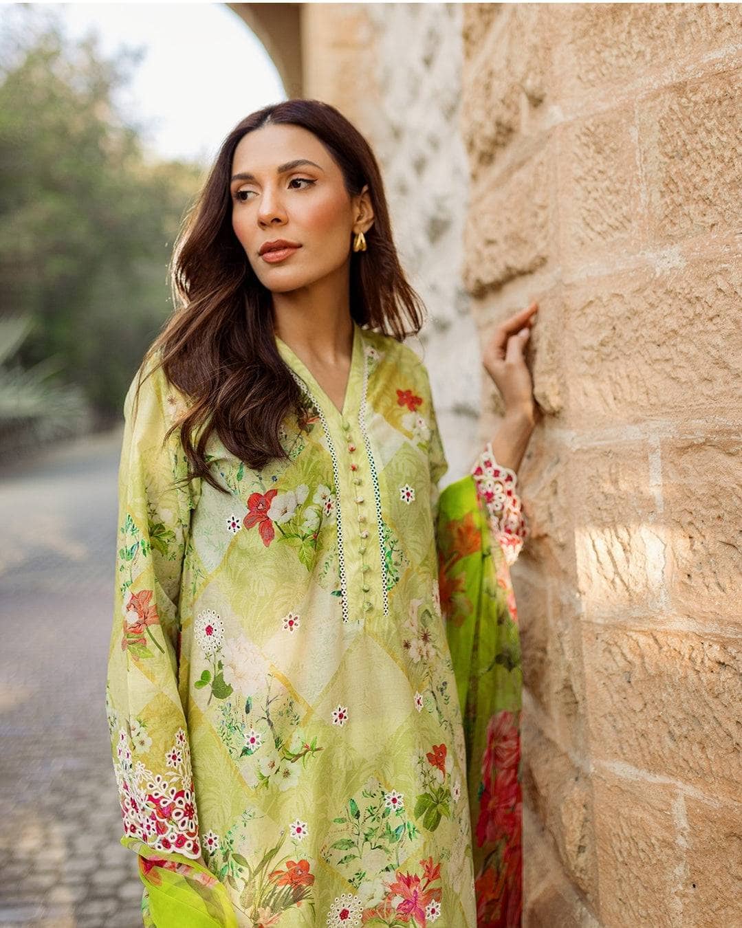 img_image_lawnkari_awwal_boutique