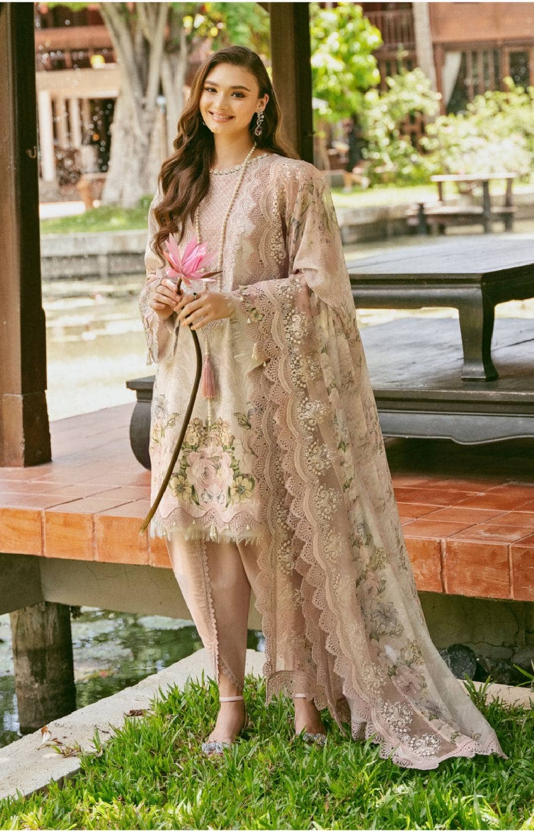 img_jade_needle_wonder_awwal_boutique