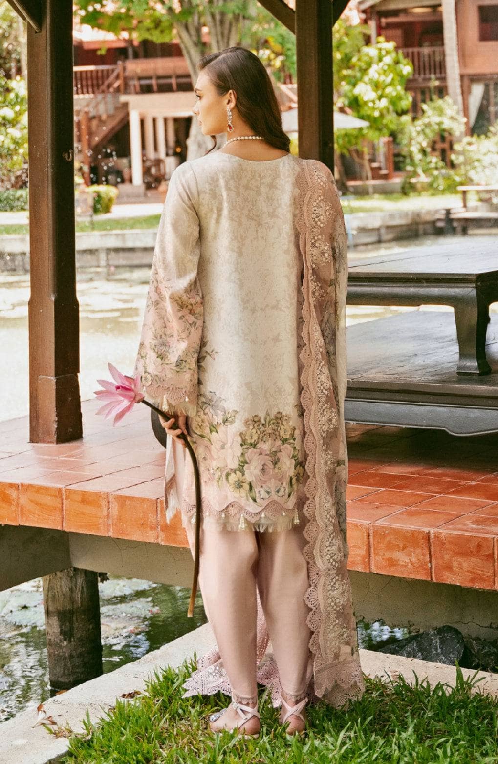 img_jade_needle_wonder_awwal_boutique