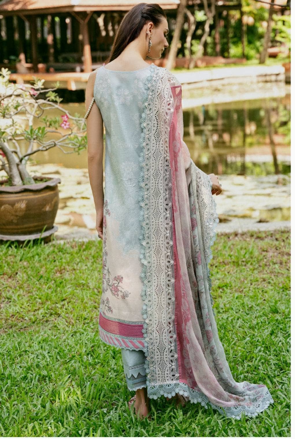 img_jade_needle_wonder_awwal_boutique