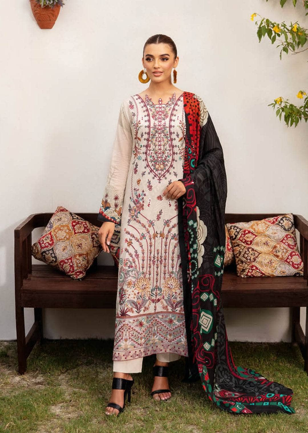 img_ramsha_lawn_vol_11_awwal_boutique