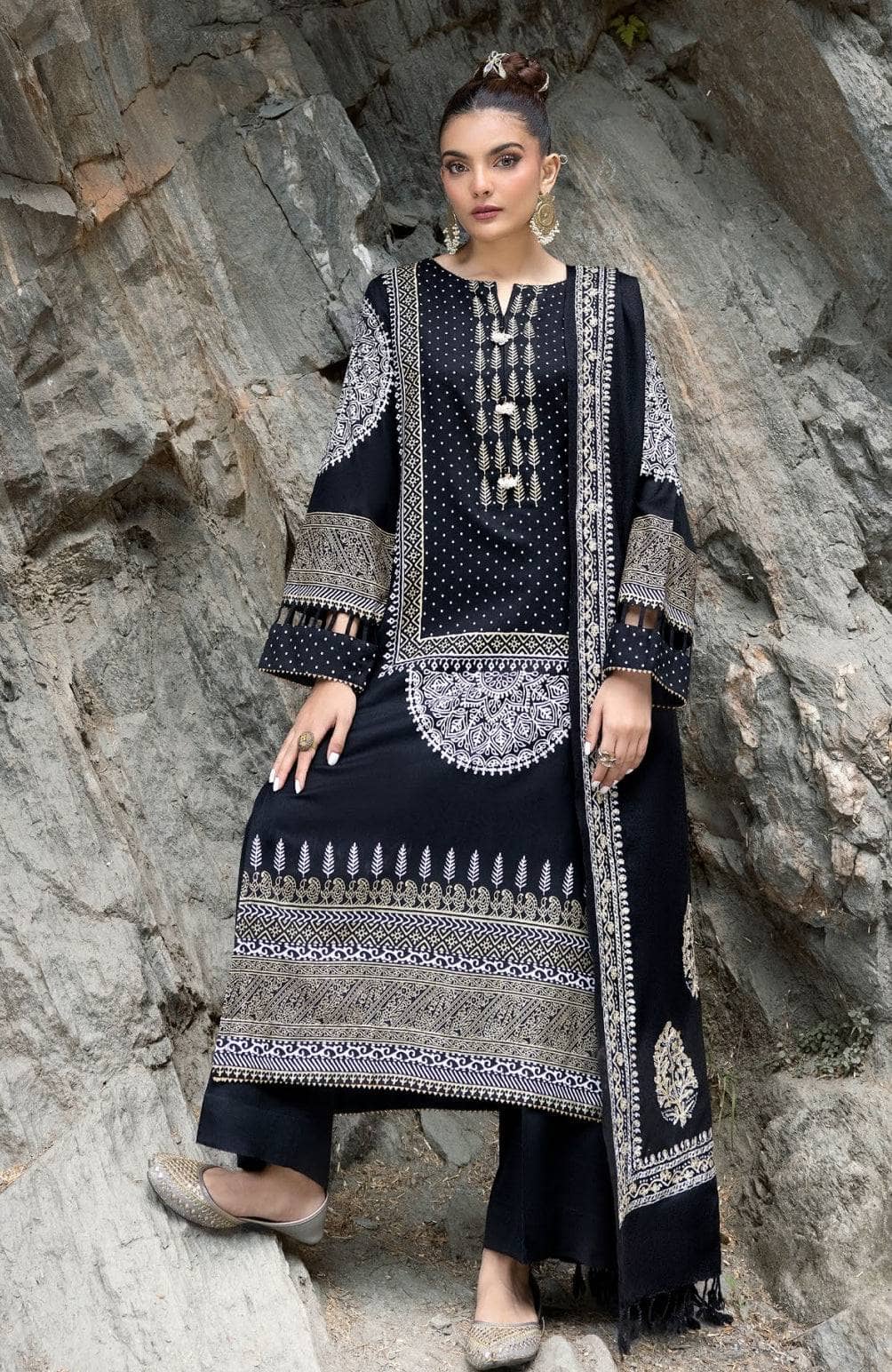 Gul Ahmed Winter 24 Vol 2/Pashmina/AP42021