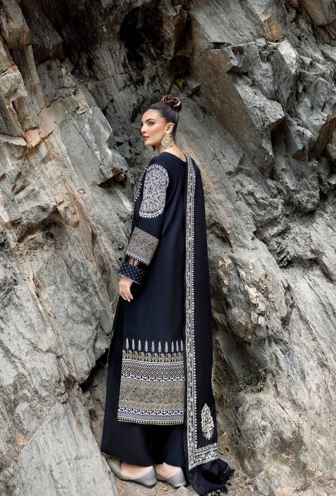 img_gul_ahmed_winter_24_Awwal_boutique