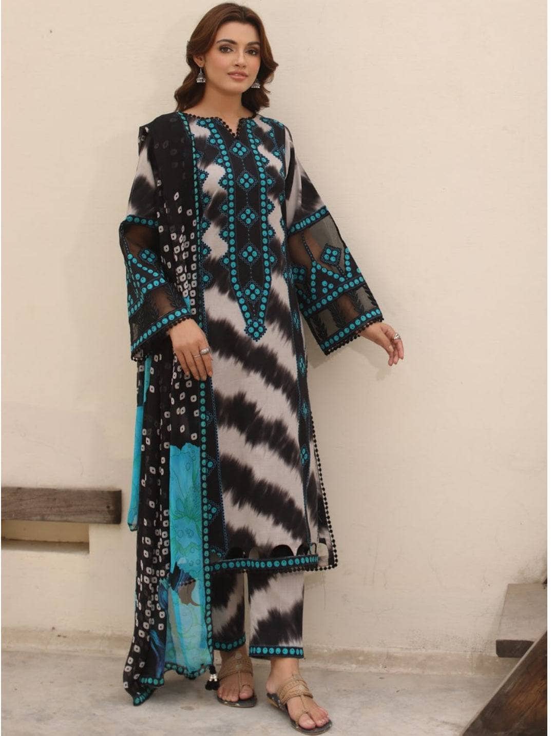 img_charizma_c_prints_fall_awwal_boutique