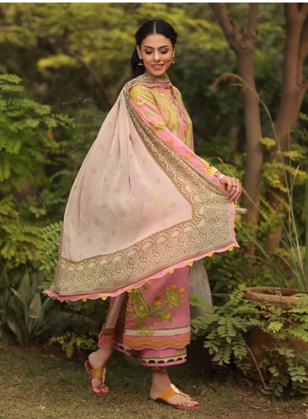 img_charizma_c_prints_fall_awwal_boutique