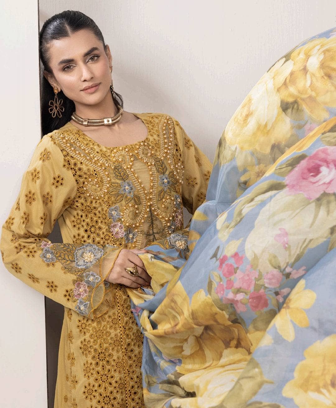 img_adans_libas_ezlyn_chikankari_lawn_awwal_boutique