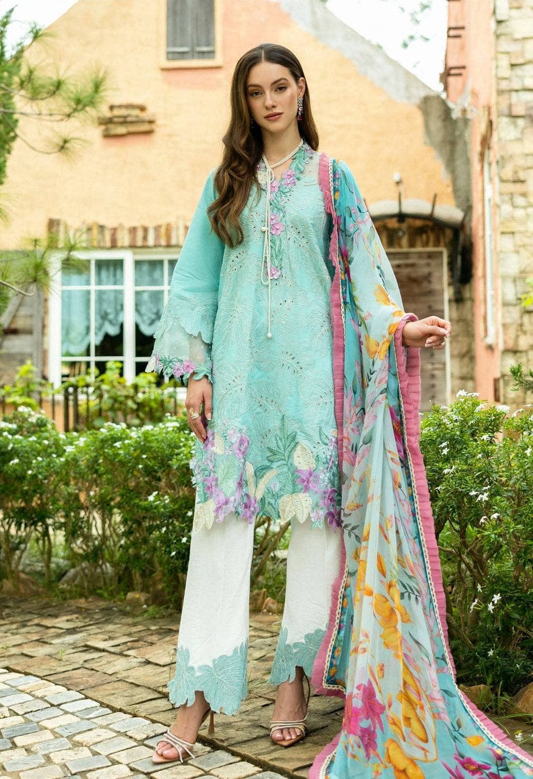 img_roheenaz_lawn_awwal_boutique