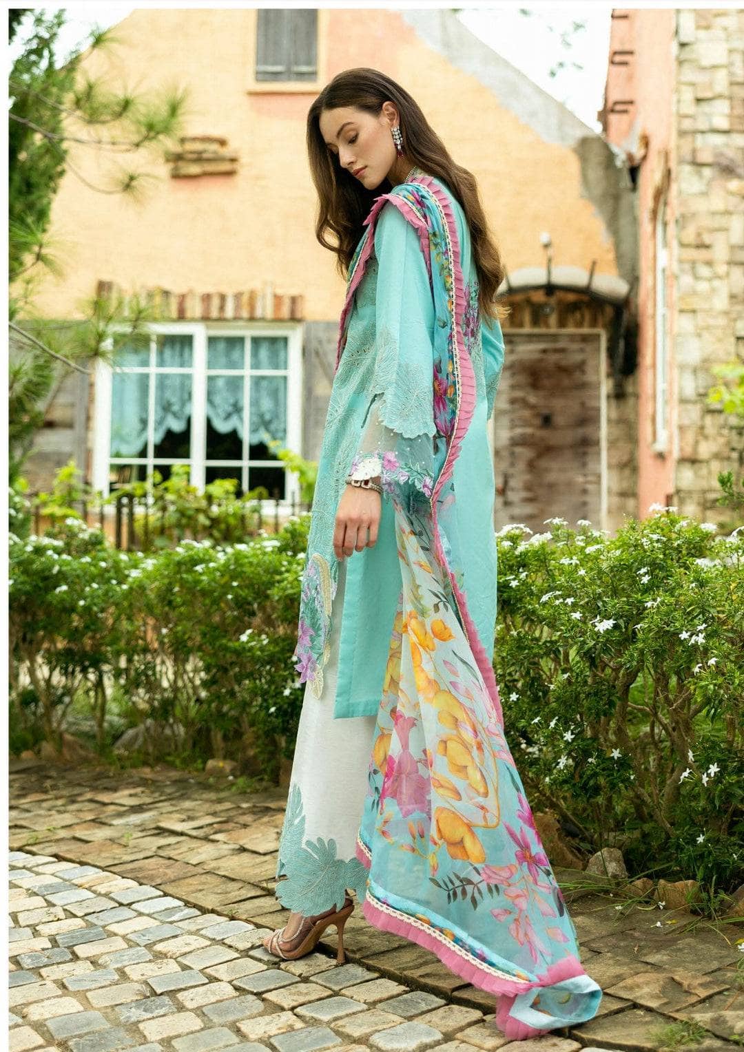 img_roheenaz_lawn_awwal_boutique