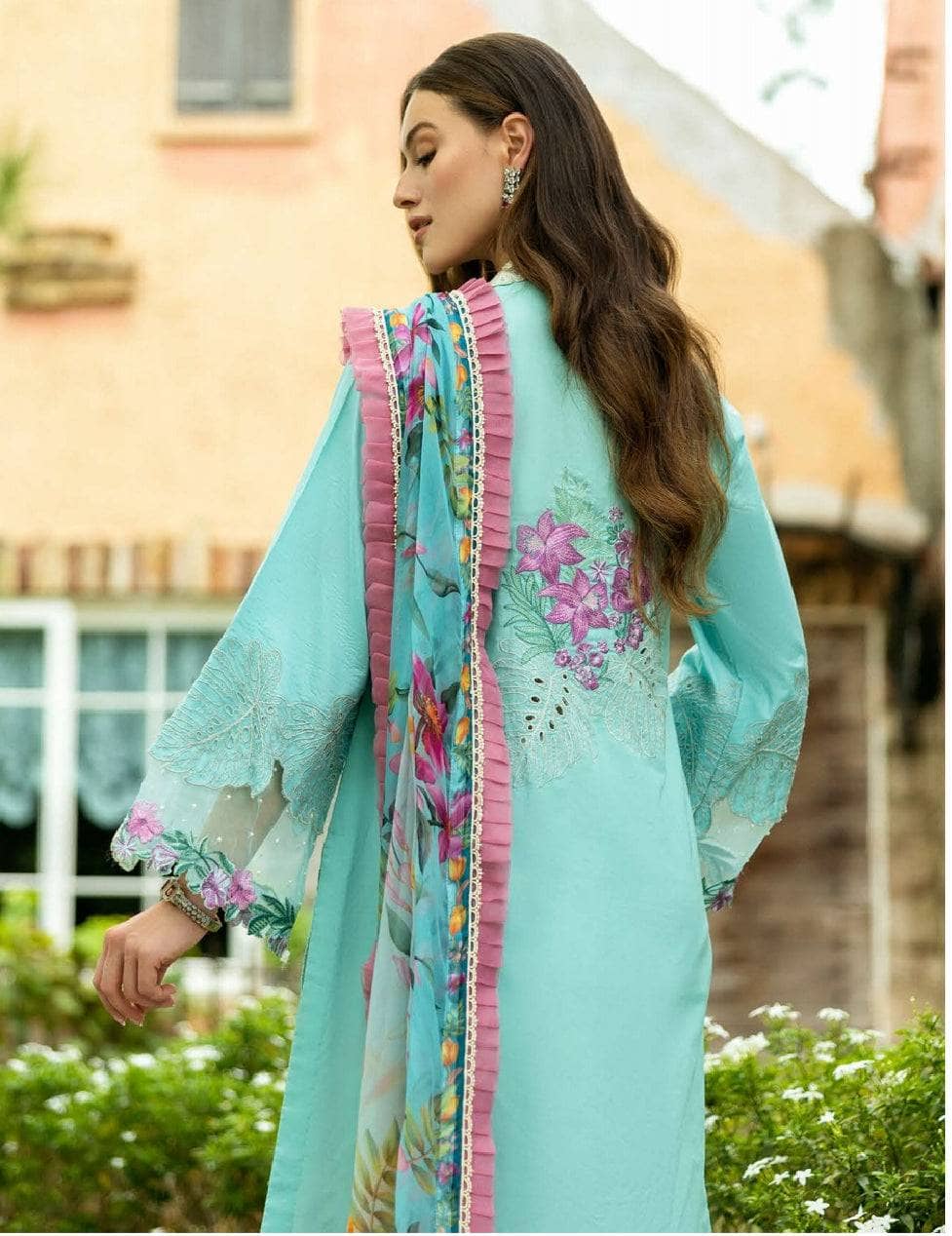 img_roheenaz_lawn_awwal_boutique