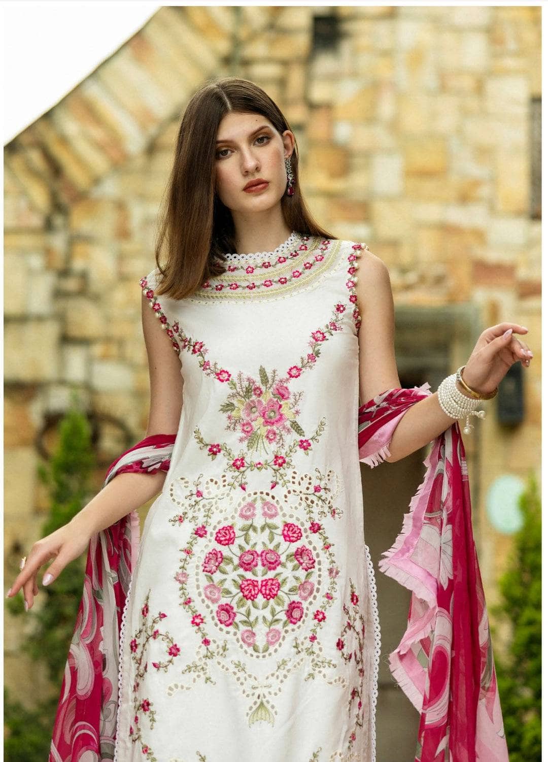 img_roheenaz_lawn_awwal_boutique