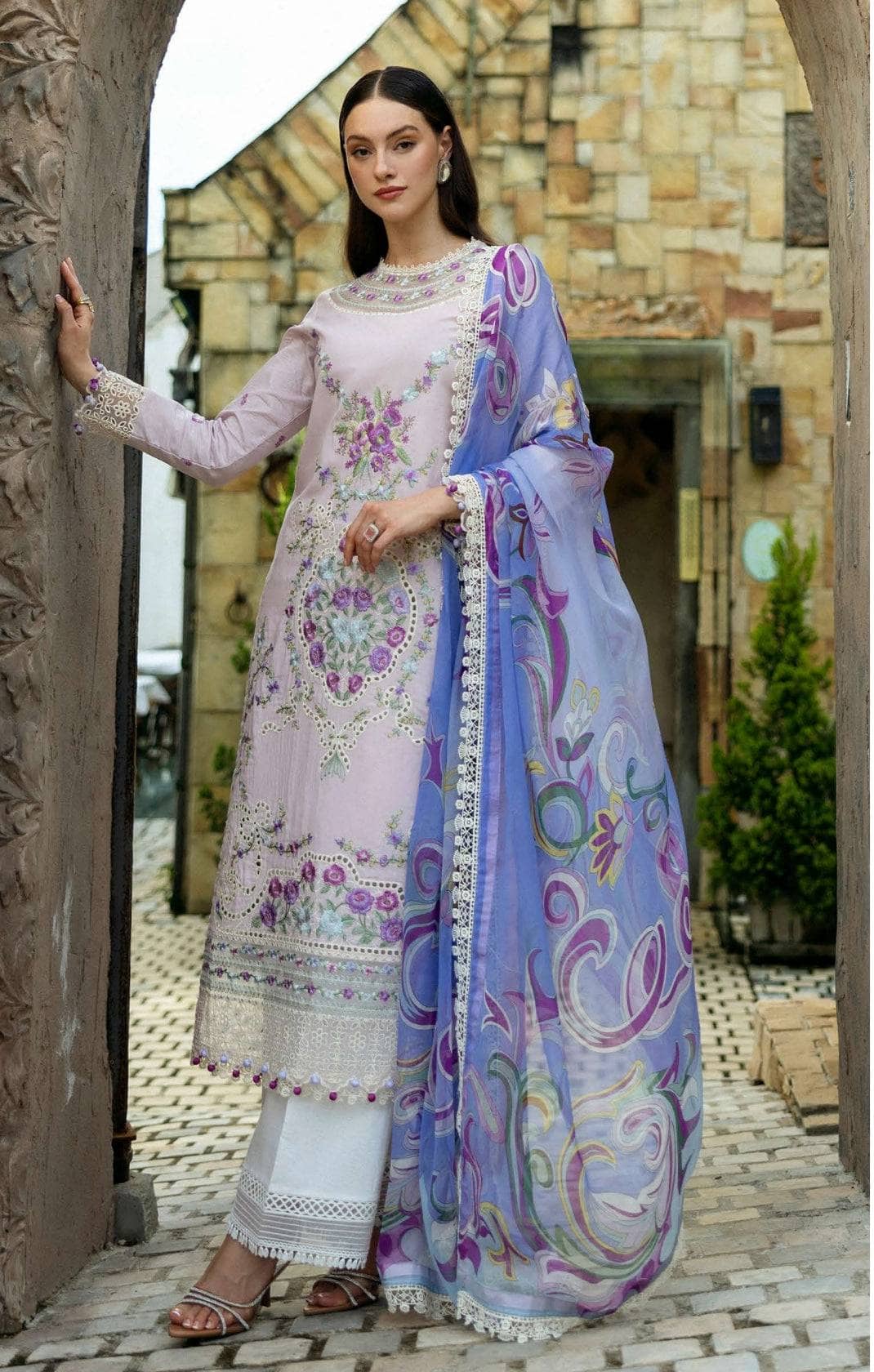 img_roheenaz_lawn_awwal_boutique