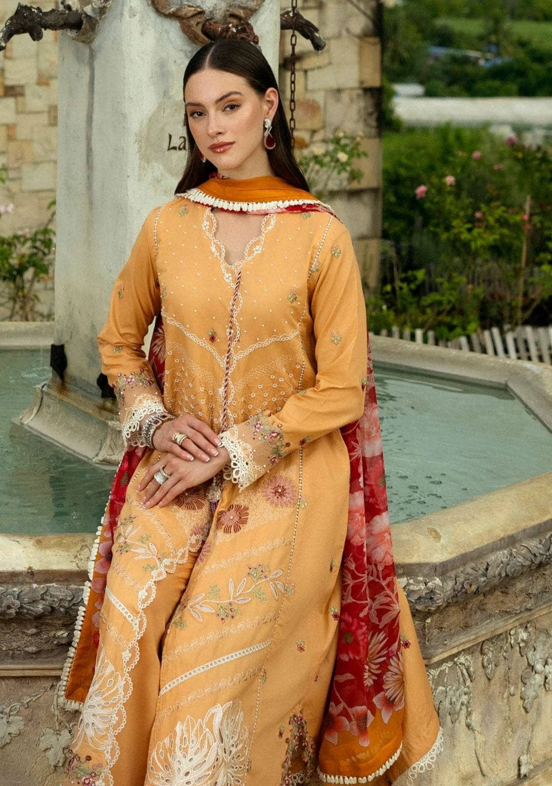 img_roheenaz_lawn_awwal_boutique