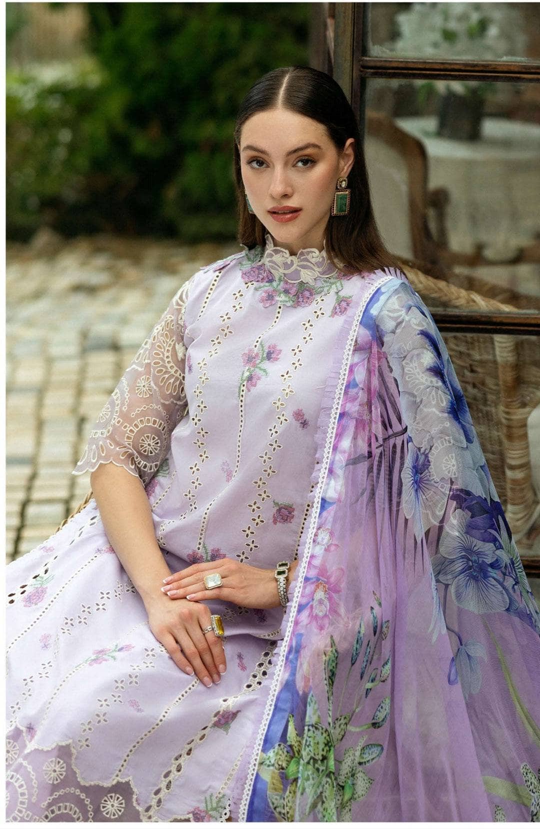 img_roheenaz_lawn_awwal_boutique