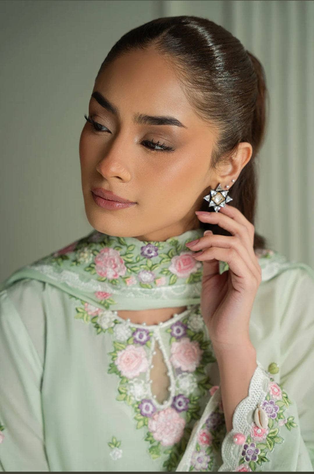 img_cross_stitch_mahiri_awwal_boutique