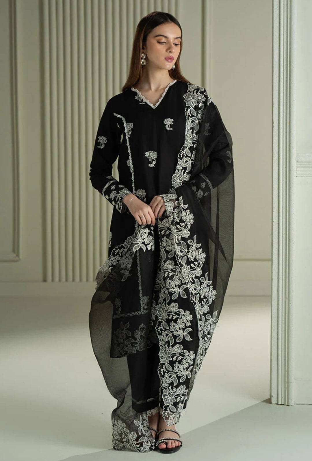 Restocked/Cross Stitch Mahiri 25/Raven Mesh/Black