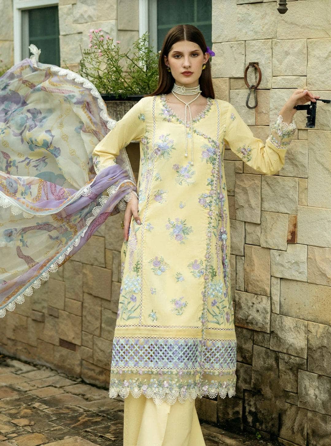 img_roheenaz_lawn_awwal_boutique