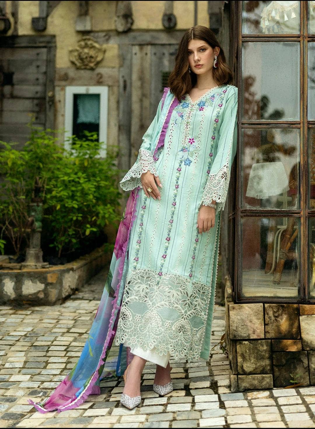 Restocked/Roheenaz Lawn 25/Aurinda