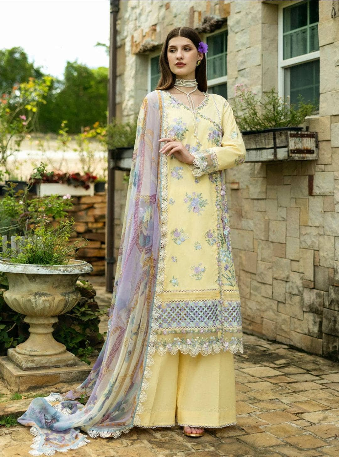 img_roheenaz_lawn_awwal_boutique