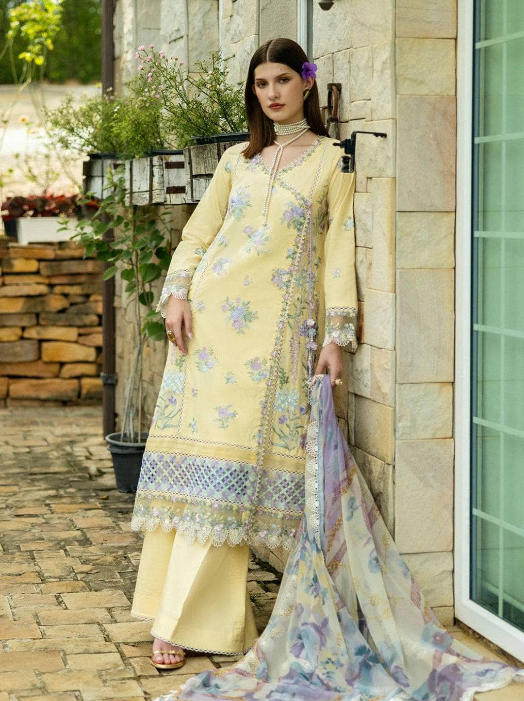 img_roheenaz_lawn_awwal_boutique