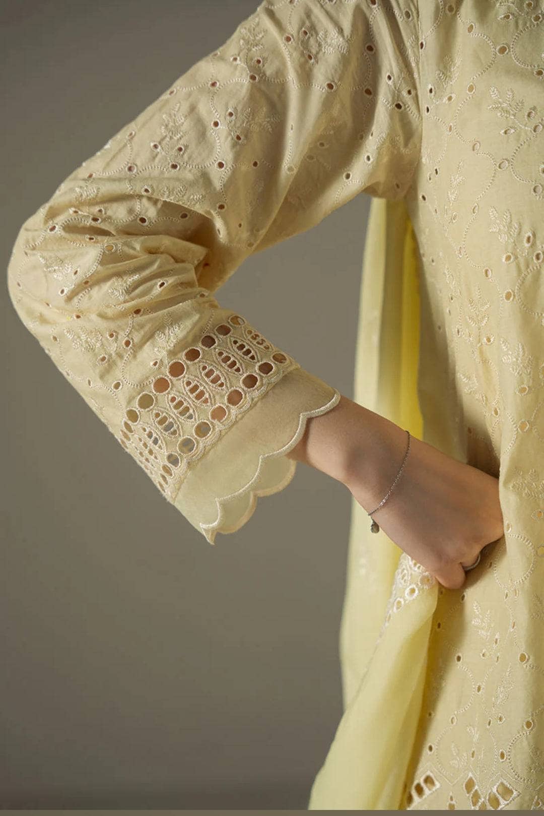 img_cross_stitch_chikankari_lawn_24_awwal_boutique