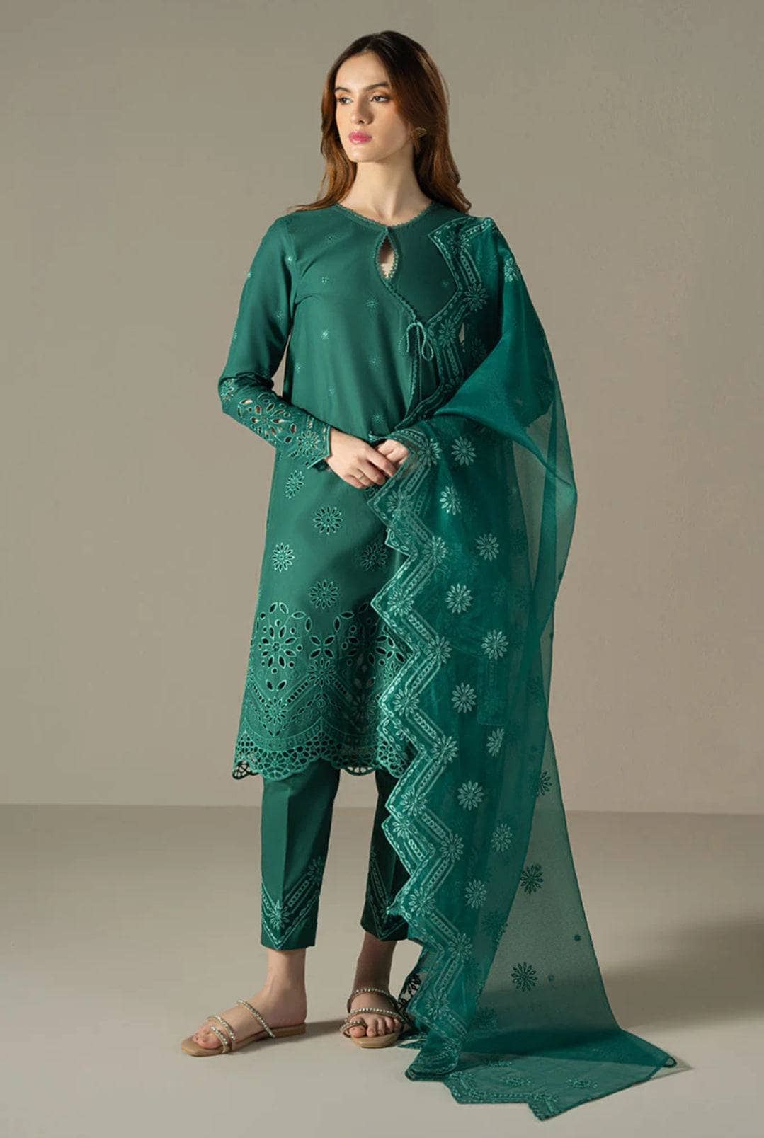 img_cross_stitch_chikankari_lawn_24_awwal_boutique