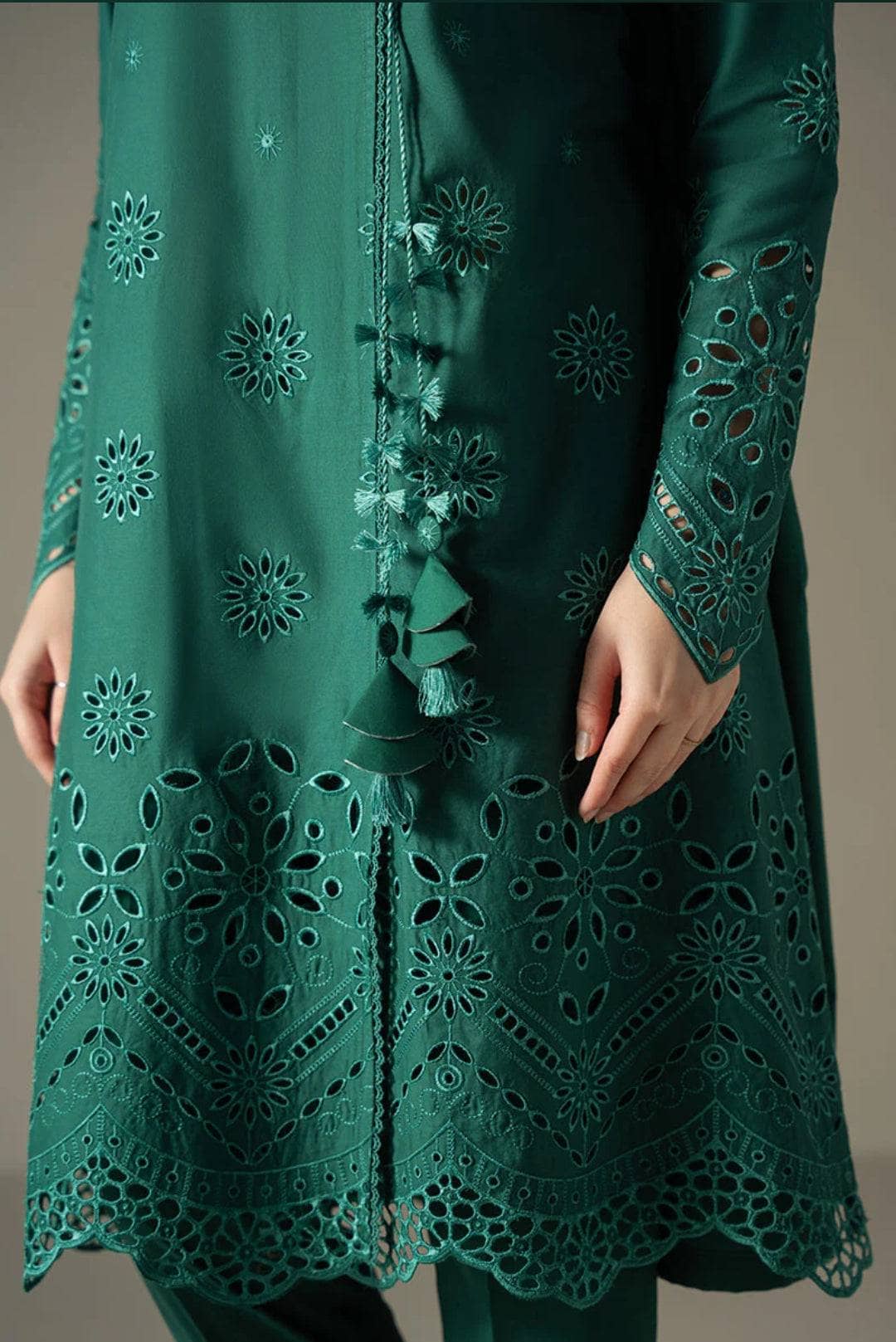 img_cross_stitch_chikankari_lawn_24_awwal_boutique