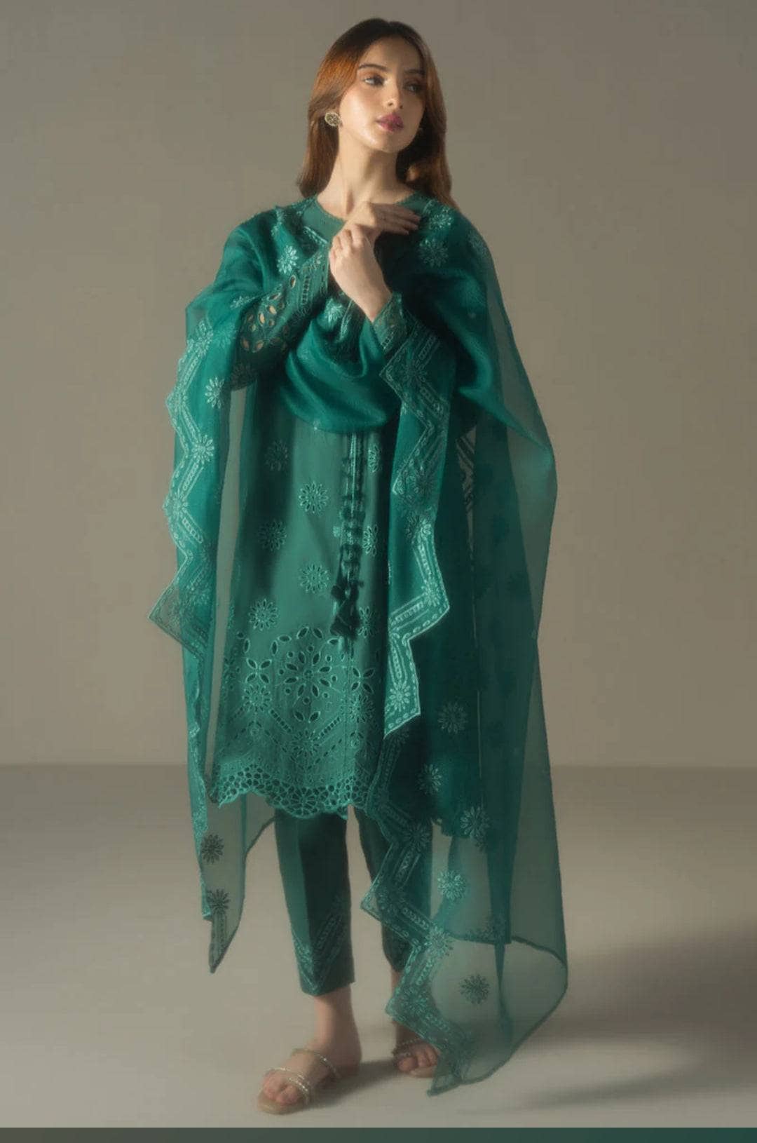 img_cross_stitch_chikankari_lawn_24_awwal_boutique