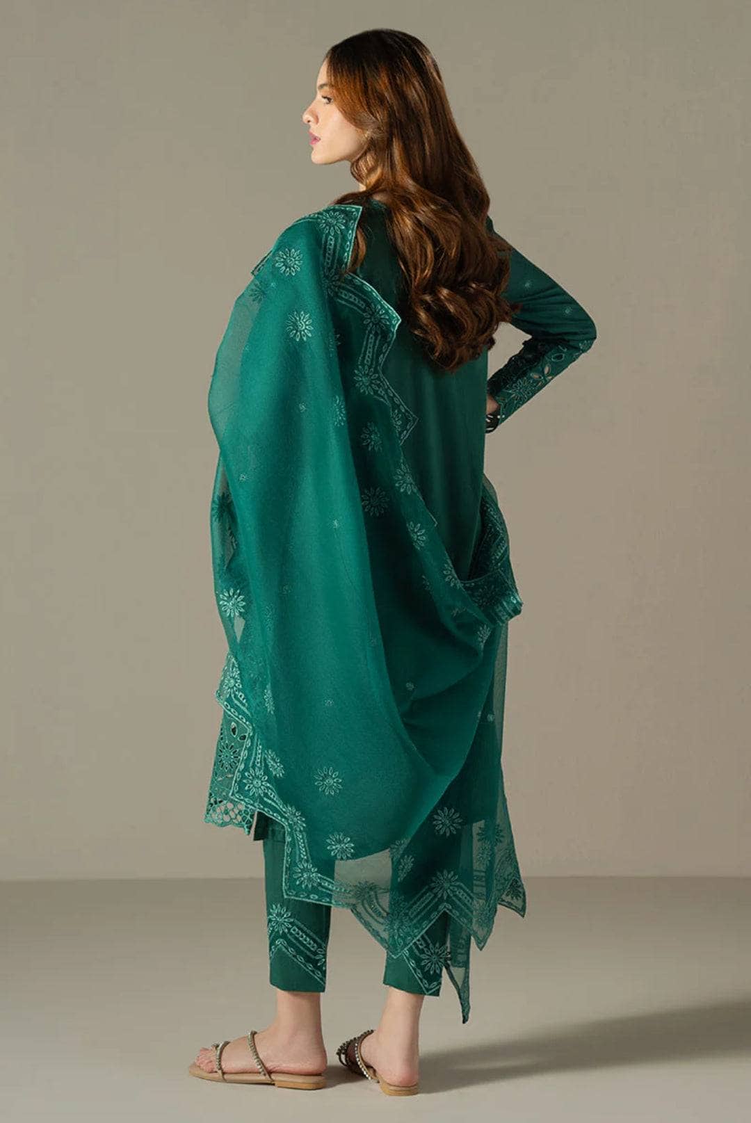 img_cross_stitch_chikankari_lawn_24_awwal_boutique