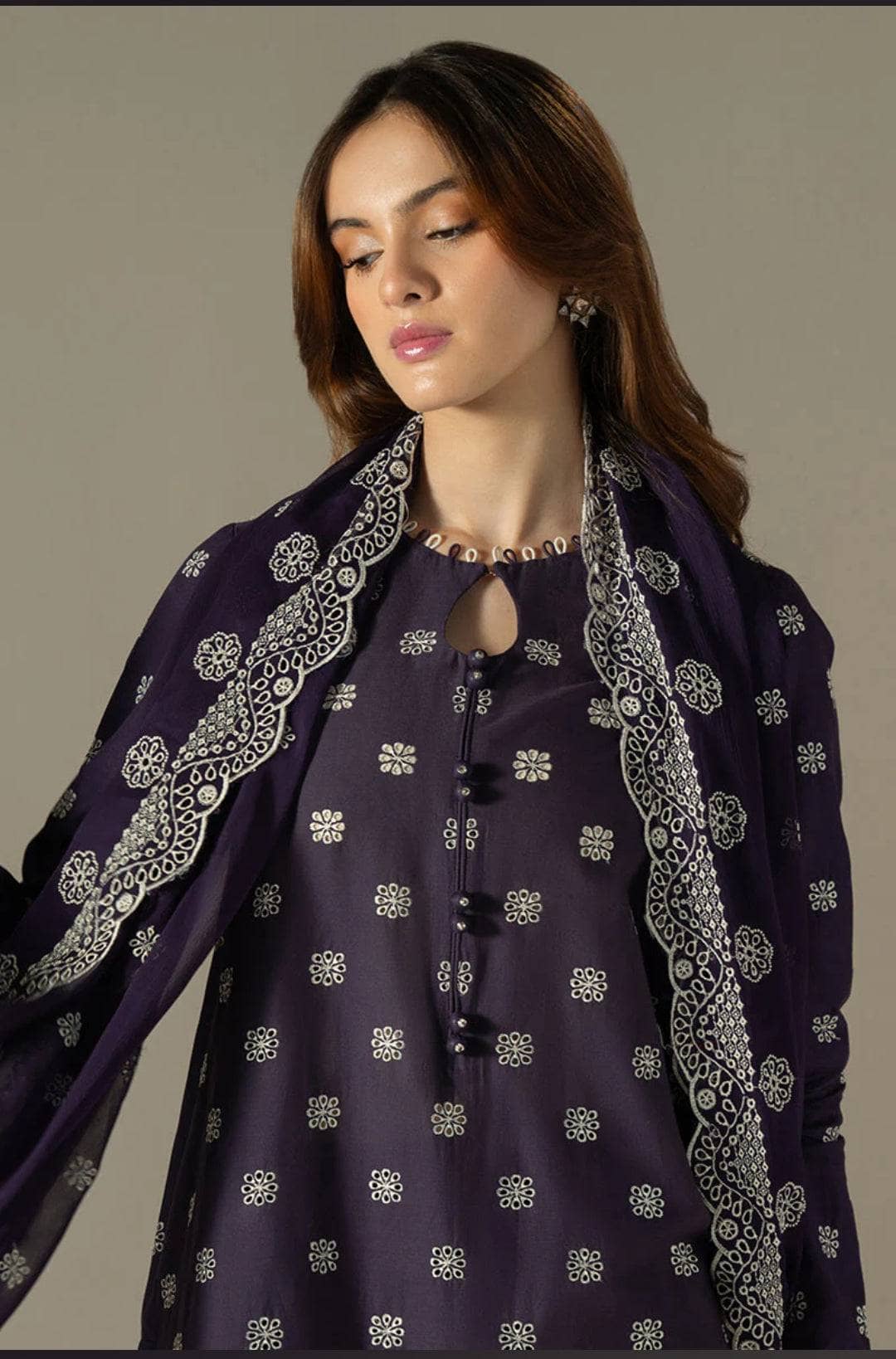 img_cross_stitch_chikankari_lawn_24_awwal_boutique