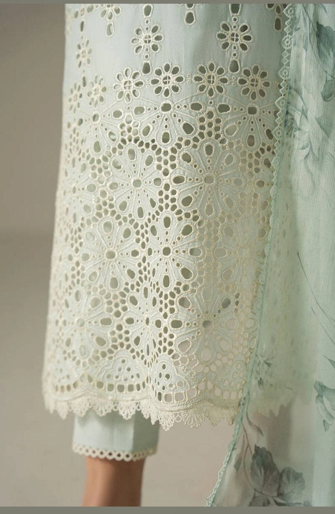 img_cross_stitch_chikankari_lawn_24_awwal_boutique