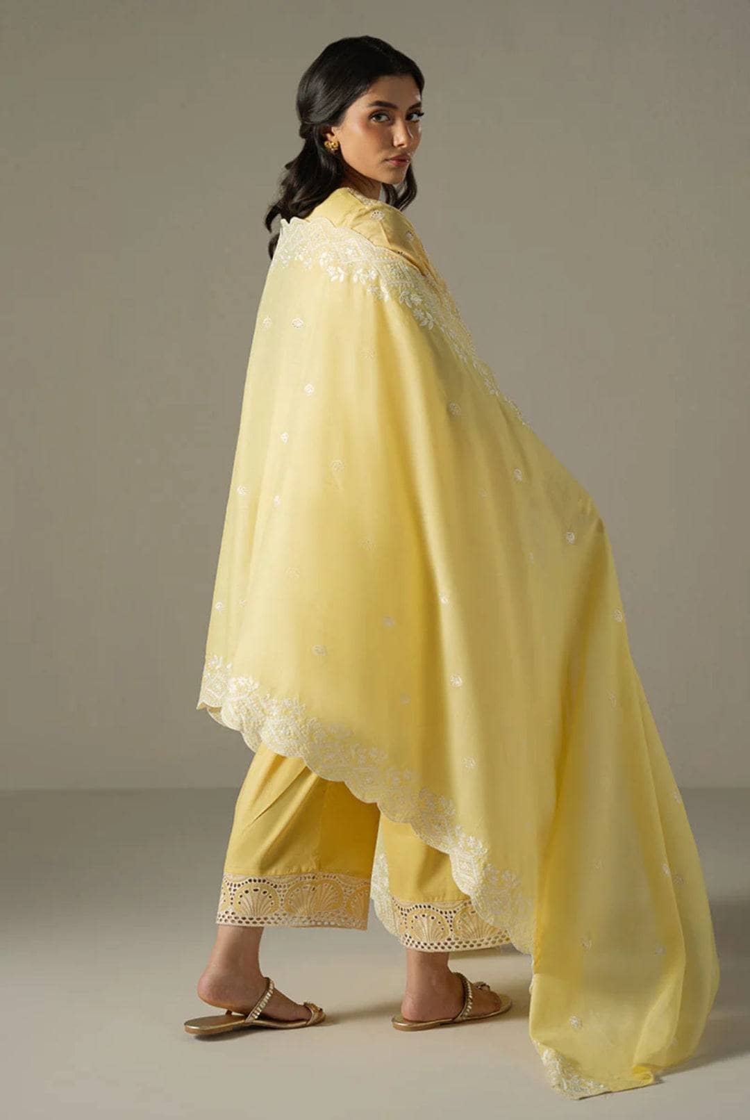 img_cross_stitch_chikankari_lawn_24_awwal_boutique