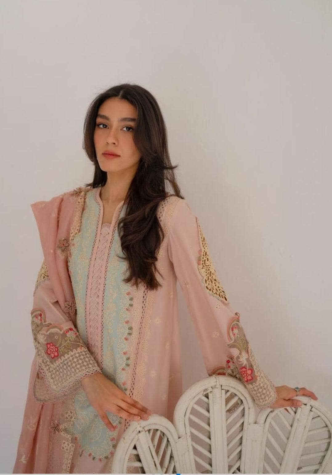 img_qalamkar_lawn_awwal_boutique