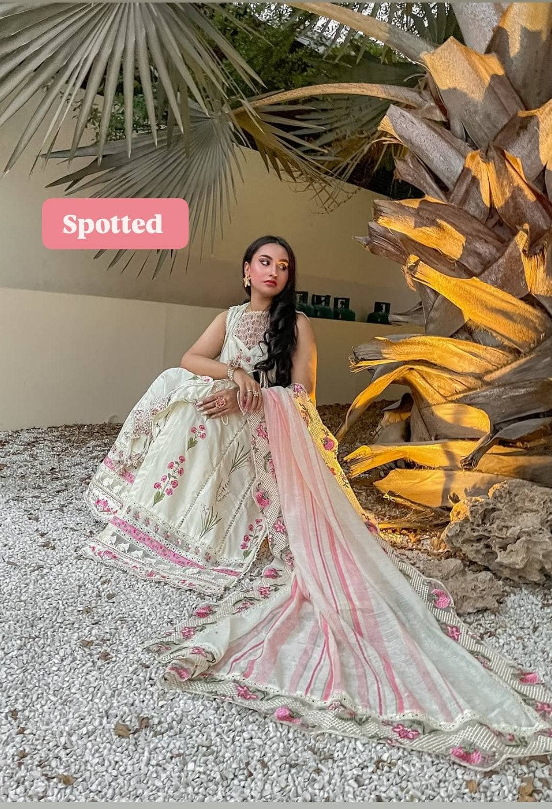 img_spotted_in_crimson_lawn_awwal_boutique