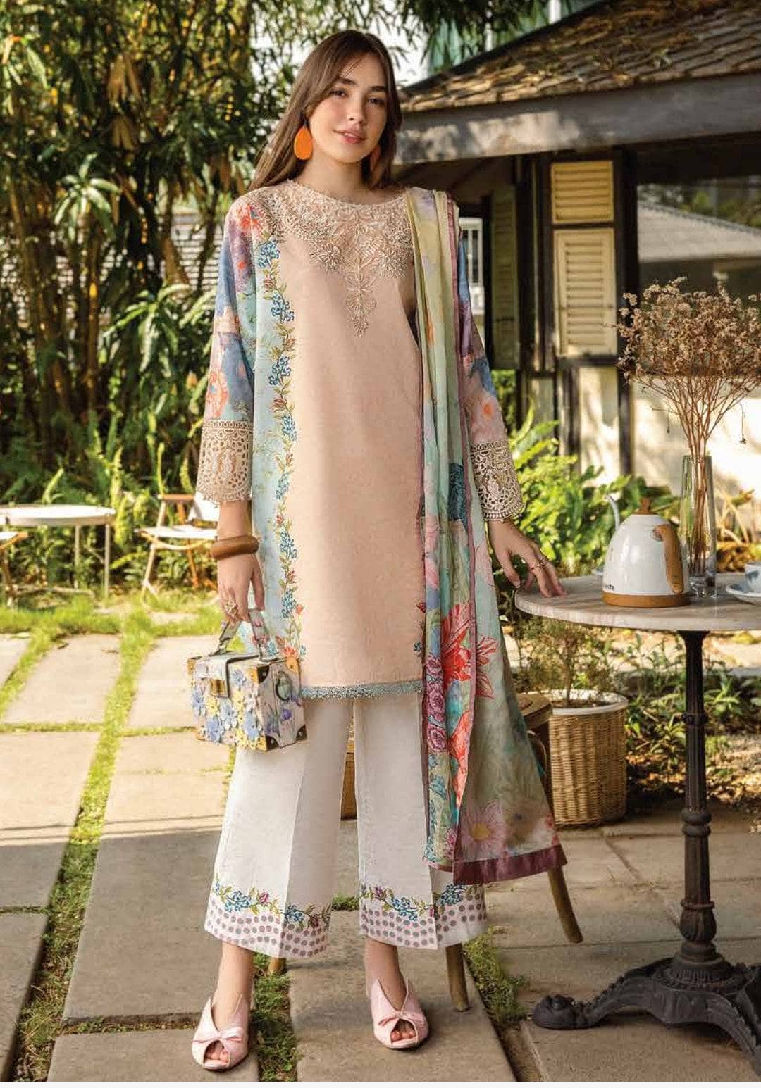 img_roheenaz_lawn_awwal_boutique