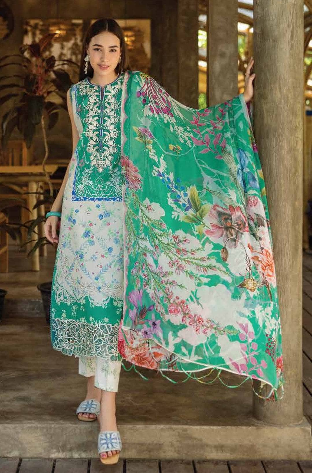 img_roheenaz_lawn_awwal_boutique