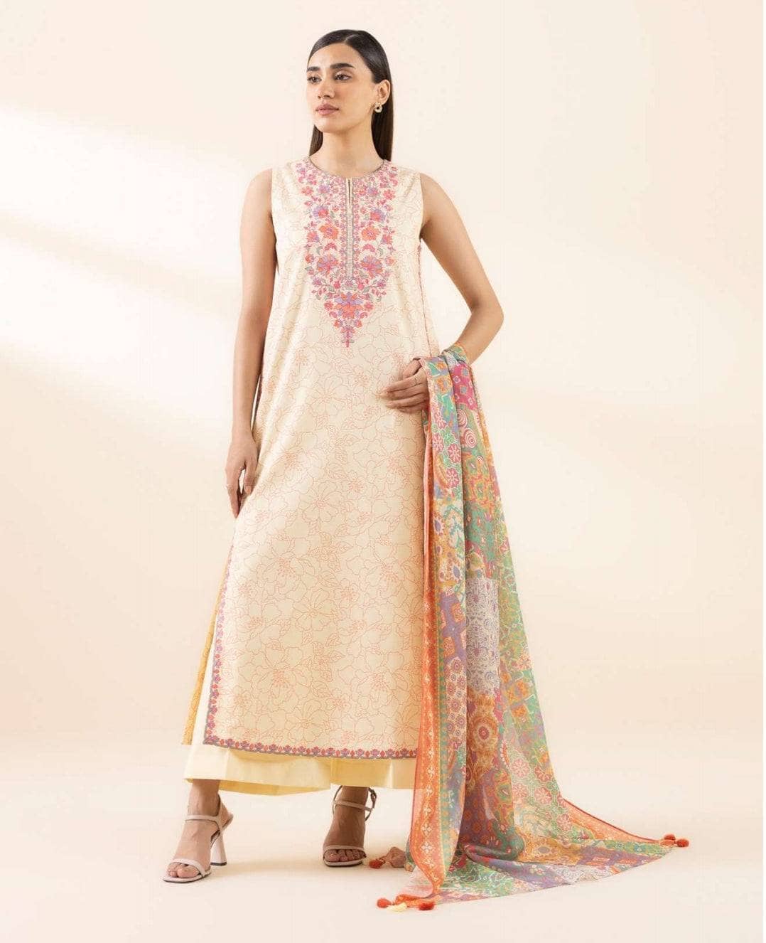 img_sapphire_lawn_awwal_boutique