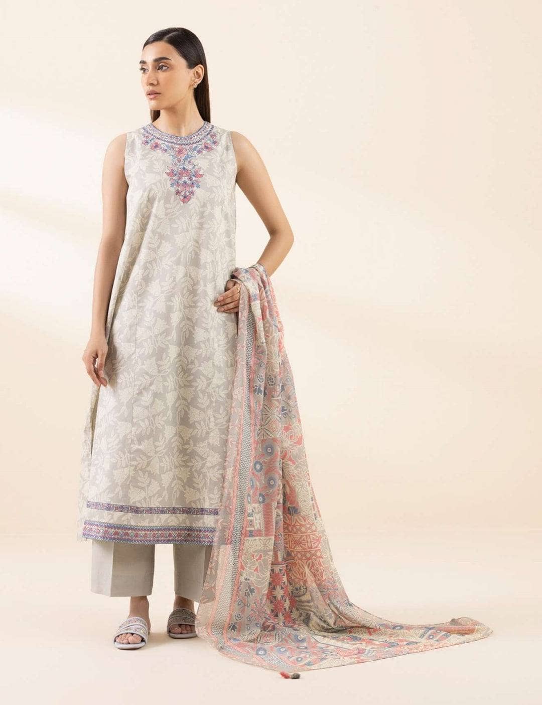 img_sapphire_lawn_awwal_boutique