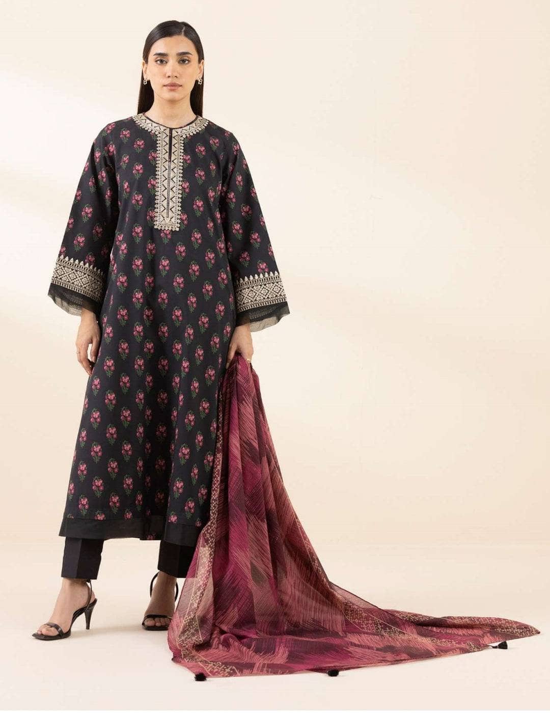 img_sapphire_lawn_awwal_boutique