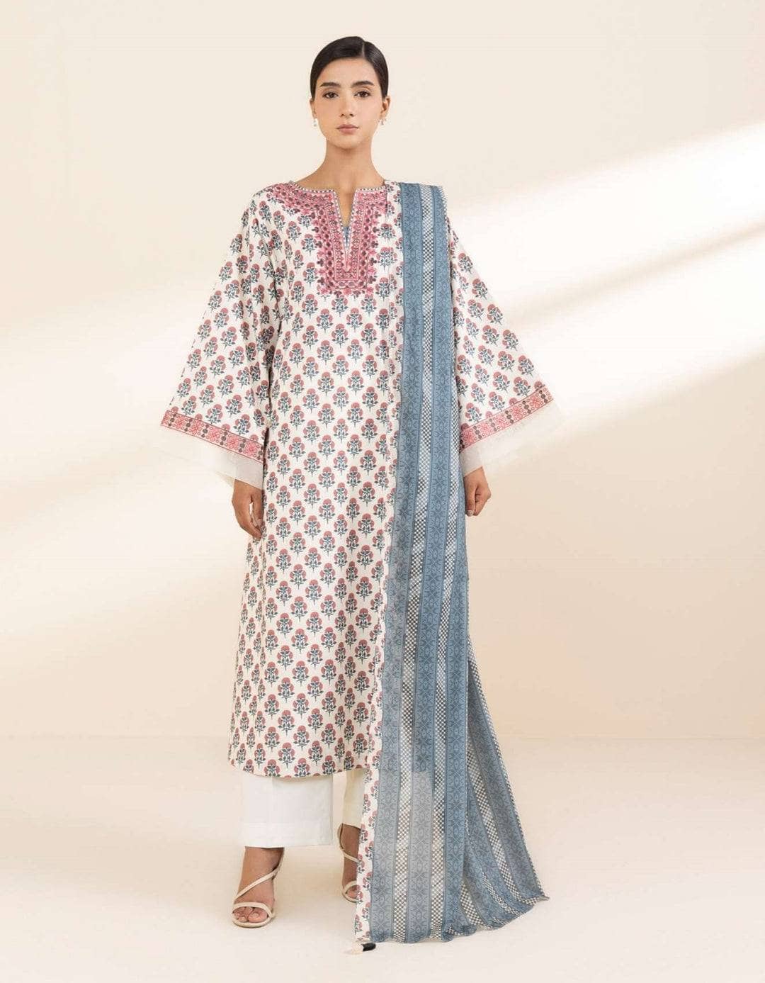 img_sapphire_lawn_awwal_boutique